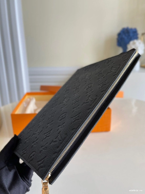WIS LOUIS VUITTON VOYAGE POCHETTE 1001